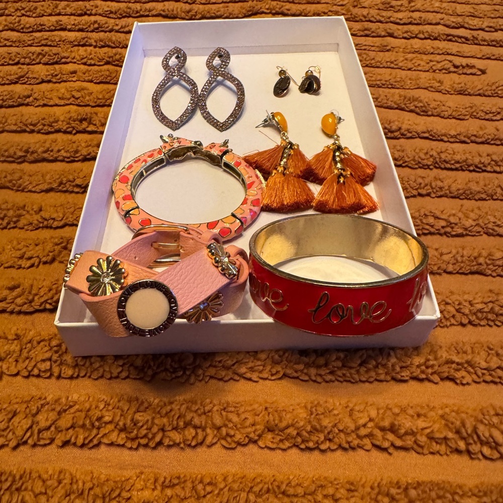 Assorted Women’s Bracelet and Earring Set in Red, Pink and Gold/Brown